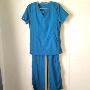 Koi Lite Caribbean Blue Scrub Set